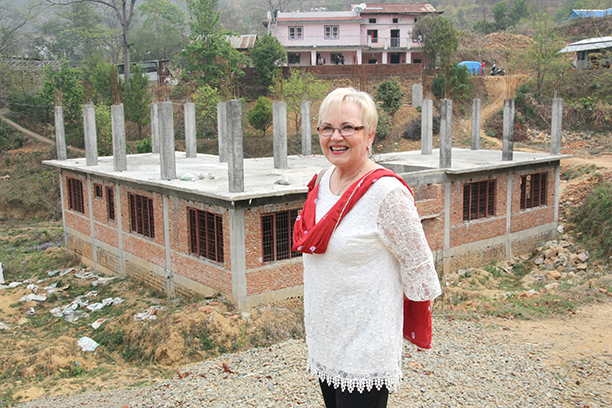 Linda Bergling vid flickhemmet i Nepal